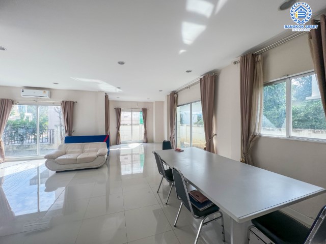 *****บ้านเดี่ยวมือสองย่านนนทบุรีฯ ม.ไลฟ์บางกอกบูเลอวาร์ด ราชพฤกษ์-รัตนาธิเบศร์ เนื้อที่กว้างขวางมากถึง 63 ตร.ว.  ฟังก์ชัน 3 ห้องนอน 3 ห้องน้ำ ที่จอดรถ 2 คัน บนทำเลแห่งการเดินทาง ใกล้รถไฟฟ้าสายสีม่วง "สถานีท่าอิฐ" เชื่อมต่อถนนราชพฤกษ์